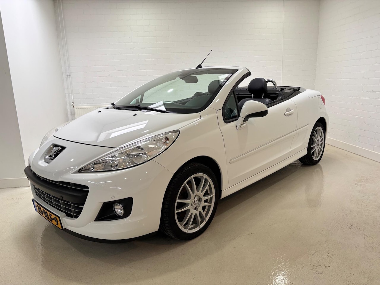 Peugeot 207 CC - 1.6 VTi Griffe 1.6 VTi Griffe , N.A.P , 2e eigenaar - AutoWereld.nl