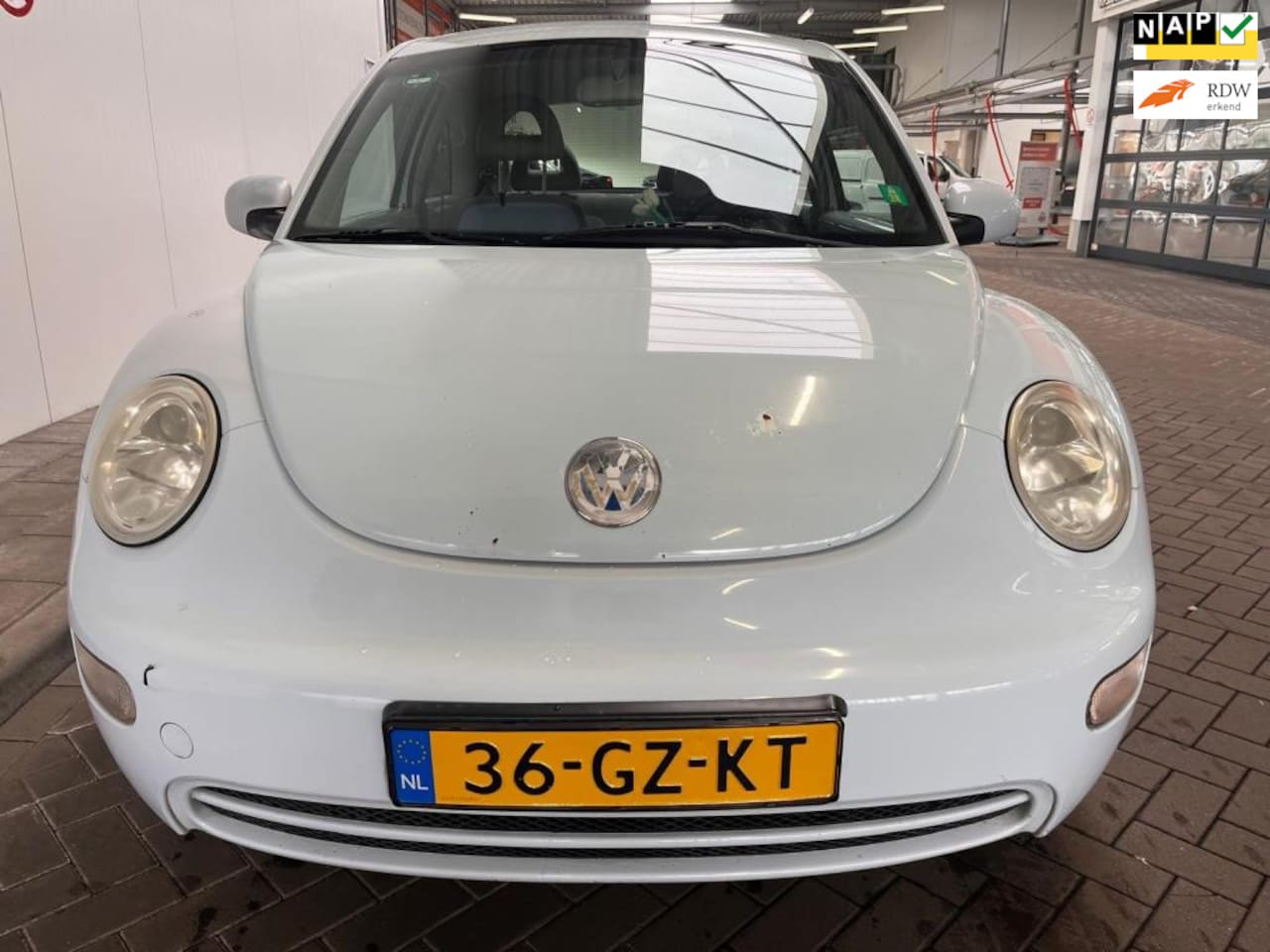 Volkswagen New Beetle - 1.6 - AutoWereld.nl