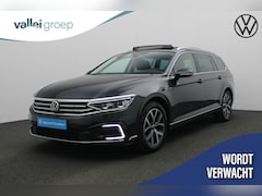 Volkswagen Passat Variant - 1.4 TSI 218PK DSG PHEV GTE Business | Panoramadak | Trekhaak | IQ Light | Navigatie Discov