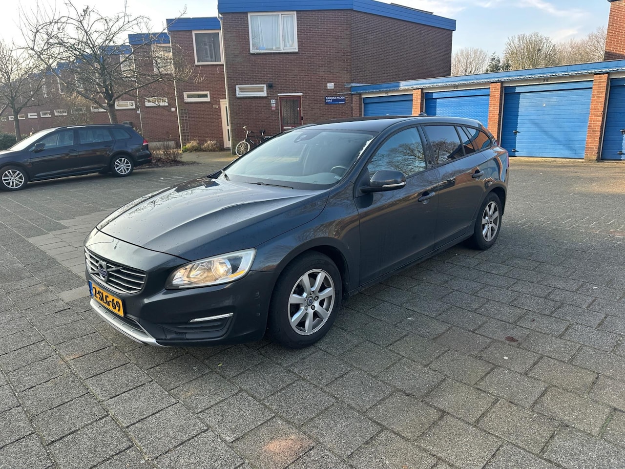 Volvo V60 - 1.6 D2 Kinetic Automaat Cruise Trekhaak - AutoWereld.nl