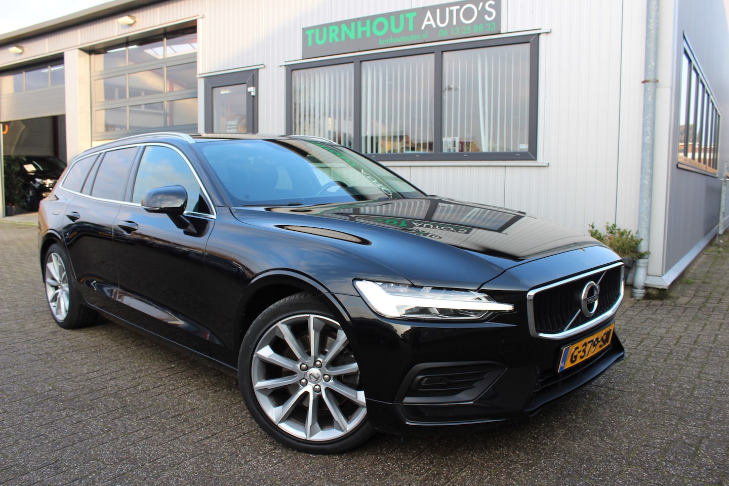 Volvo V60 - 2.0 T4 Momentum Pro Cam | Adaptive Cr. Pilot | Trekhaak elektr. - AutoWereld.nl