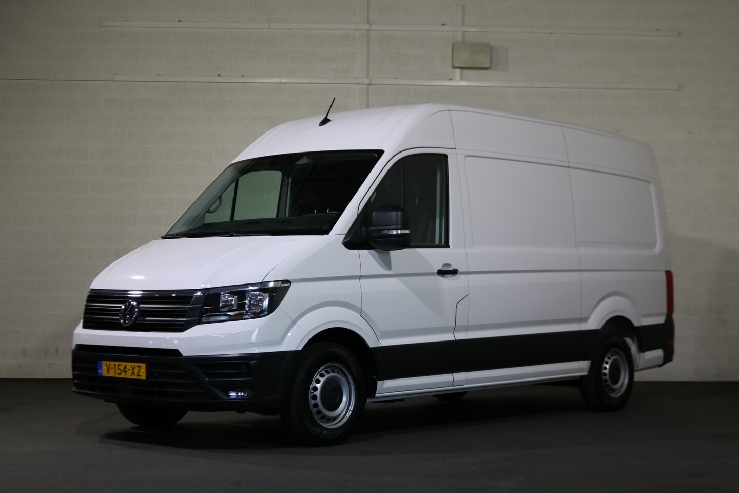 Volkswagen Crafter - 2.0 TDI 140pk L3 H3 Automaat Airco Navigatie - AutoWereld.nl