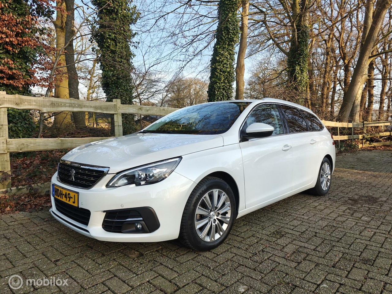 Peugeot 308 SW - 1.2 PureTech,Trekhaak,Cruisecontrol,Carplay - AutoWereld.nl