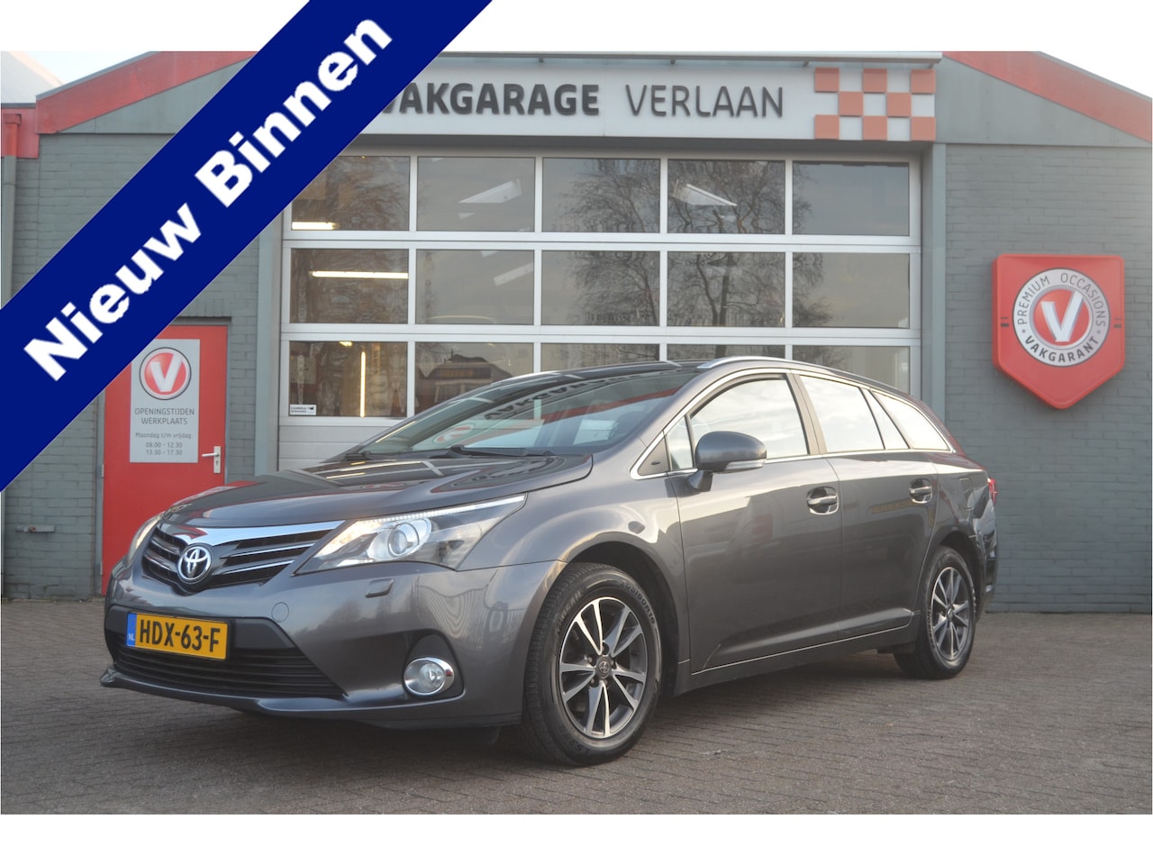 Toyota Avensis Wagon - 1.8 VVTi Business 1.8 VVTi Business - AutoWereld.nl