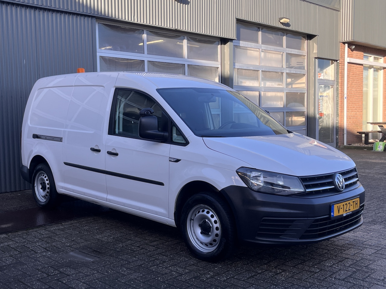 Volkswagen Caddy Maxi - 2.0 TDI L2H1 102pk Airco Cruise controle Trekhaak 1500kg Kastinrichting Euro 6 Dealer onde - AutoWereld.nl