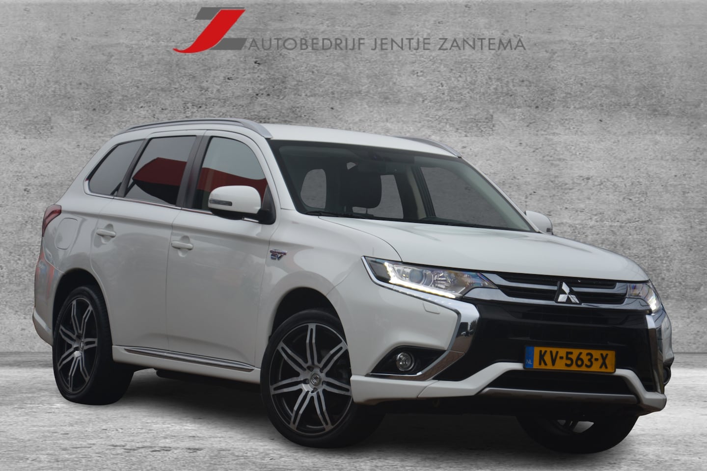 Mitsubishi Outlander - 2.0 PHEV Business Edition | Navigatie | Camera | Clima | Cruise-control | NL auto!! | - AutoWereld.nl