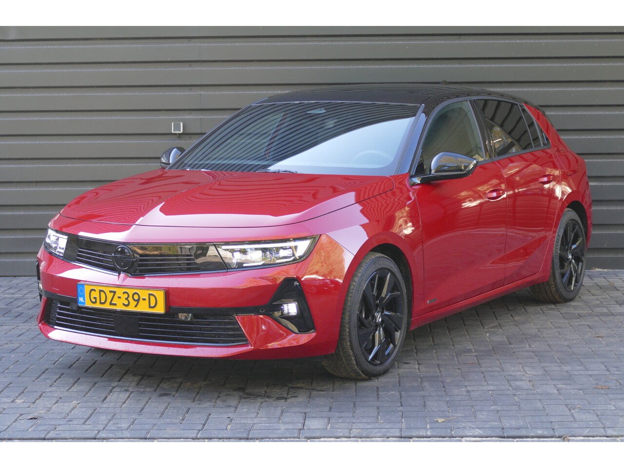 Opel Astra - 1.6 HYBRID 180PK 5-DRS GS LEVEL 4 AUTOMAAT / NAVI / CLIMA / PDC / CAMERA V+A / 17" LMV / P - AutoWereld.nl