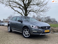 Volvo V60 Cross Country - 2.0 D4 Summum | Leder + Schuif/dak + Elektr. stoel + Navi + Clima + Cruise nu € 13.975,