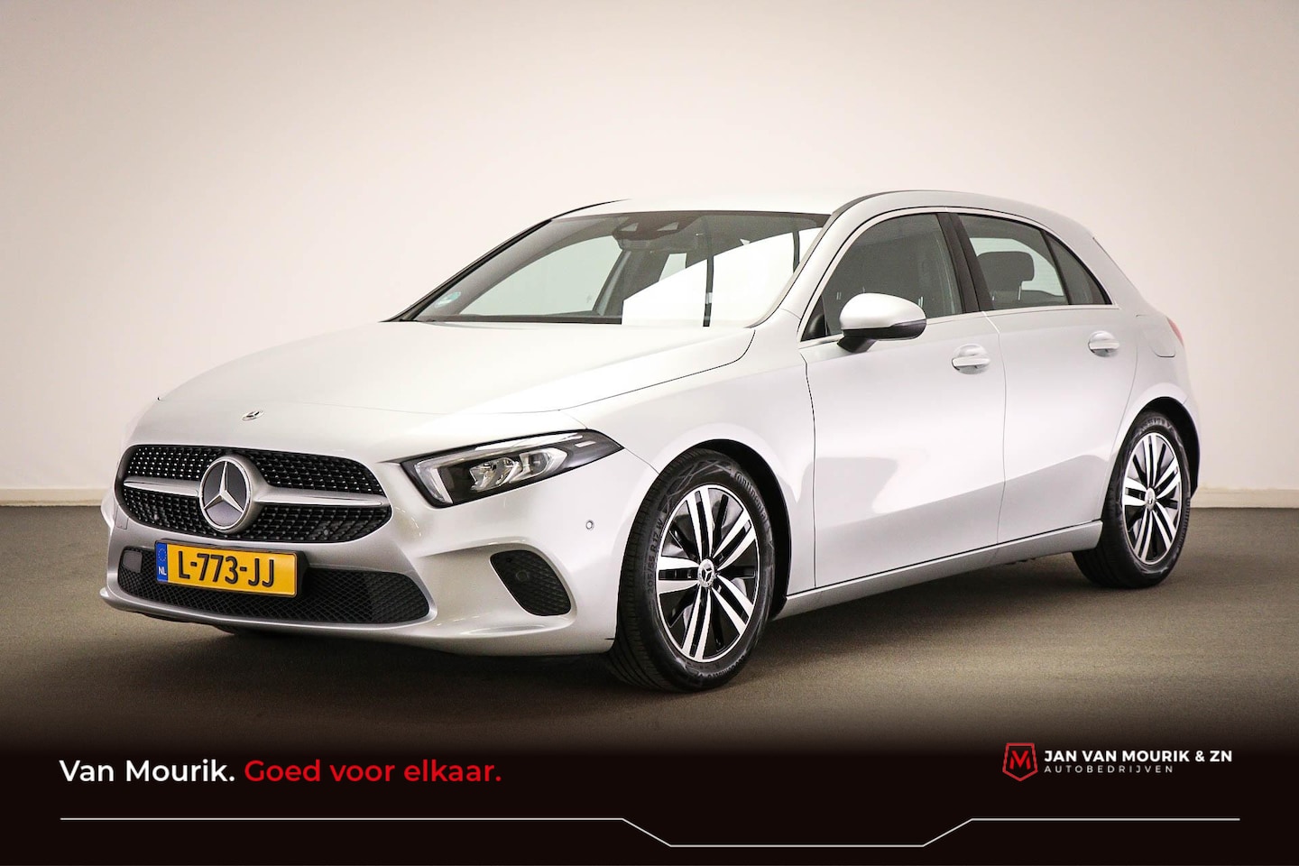 Mercedes-Benz A-klasse - 180 Business Solution Luxury | WIDESCREEN | SFEERVERLICHTING | DAB | APPLE | CAMERA - AutoWereld.nl