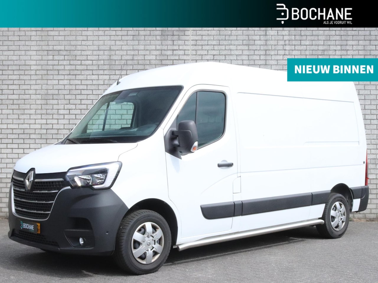 Renault Master - 2.3 dCi 135 T35 L2H2 Work Edition | Trekhaak | Betimmering | Sidebars | All-Season banden - AutoWereld.nl