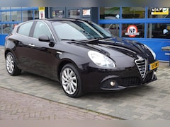 Alfa Romeo Giulietta - 1.4 T Distinctive INCL NWE APK EN SERVICEBEURT