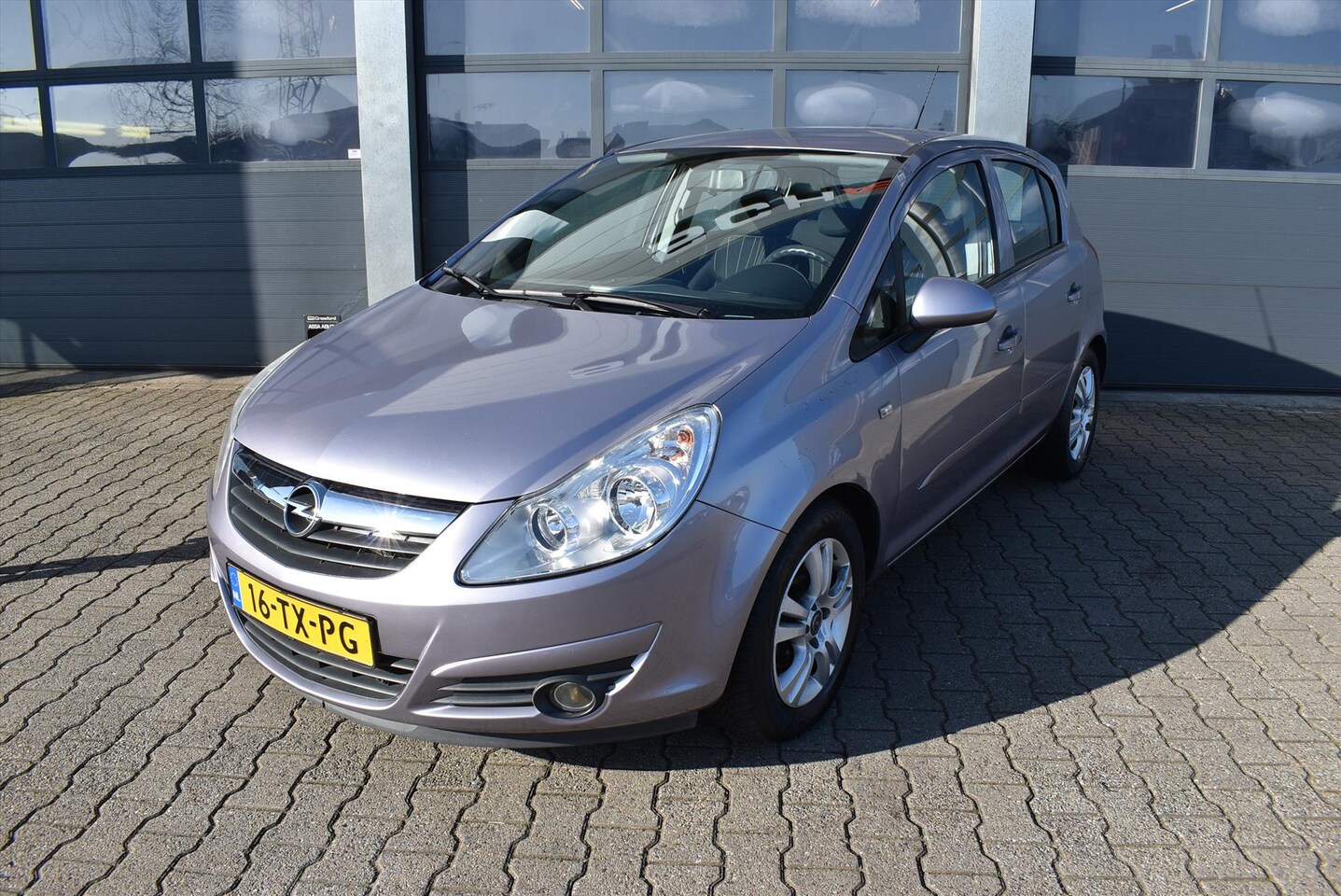 Opel Corsa - 1.4 90pk 5-drs Enjoy - AutoWereld.nl