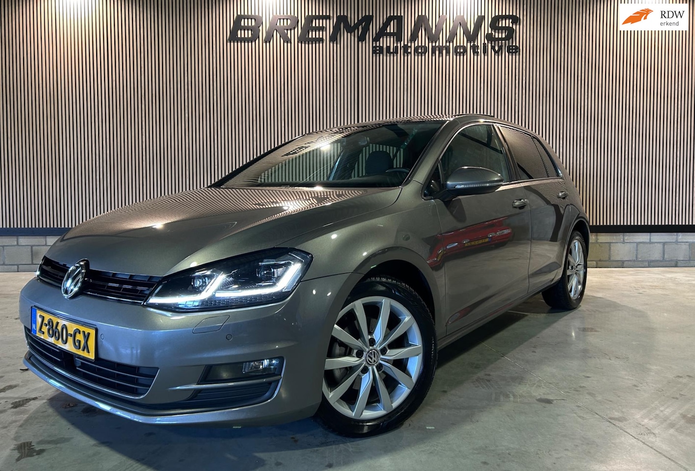 Volkswagen Golf - 1.6 TDI Business Edition R /PANO/TREKHAAK/ LED/ - AutoWereld.nl