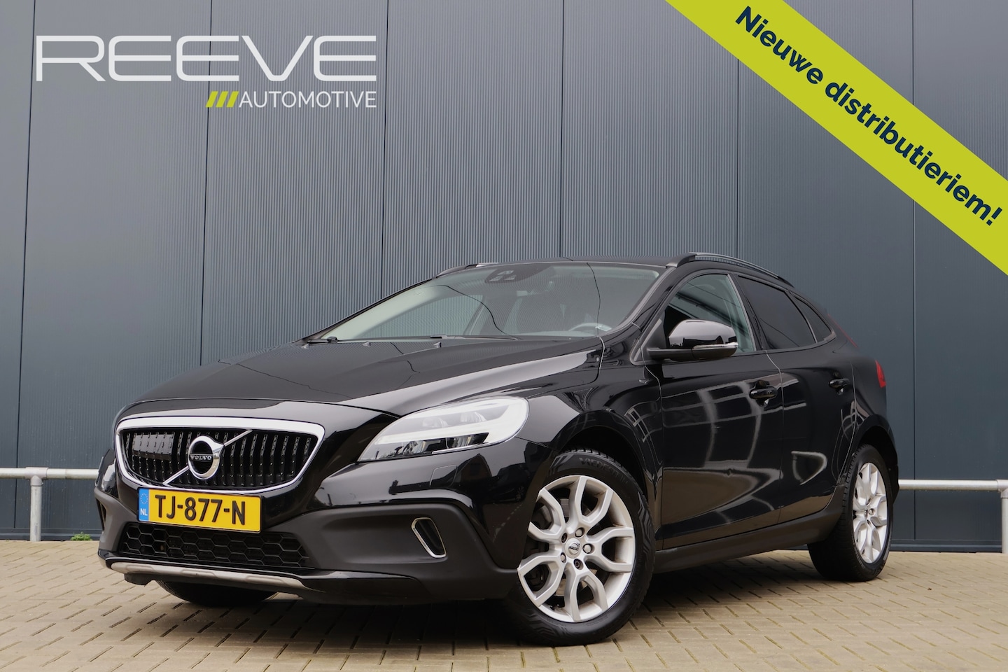 Volvo V40 Cross Country - 2.0 D3 150pk Automaat Momentum | Stoelverwarming | Camera | Keyless | Adaptieve Cruise | L - AutoWereld.nl