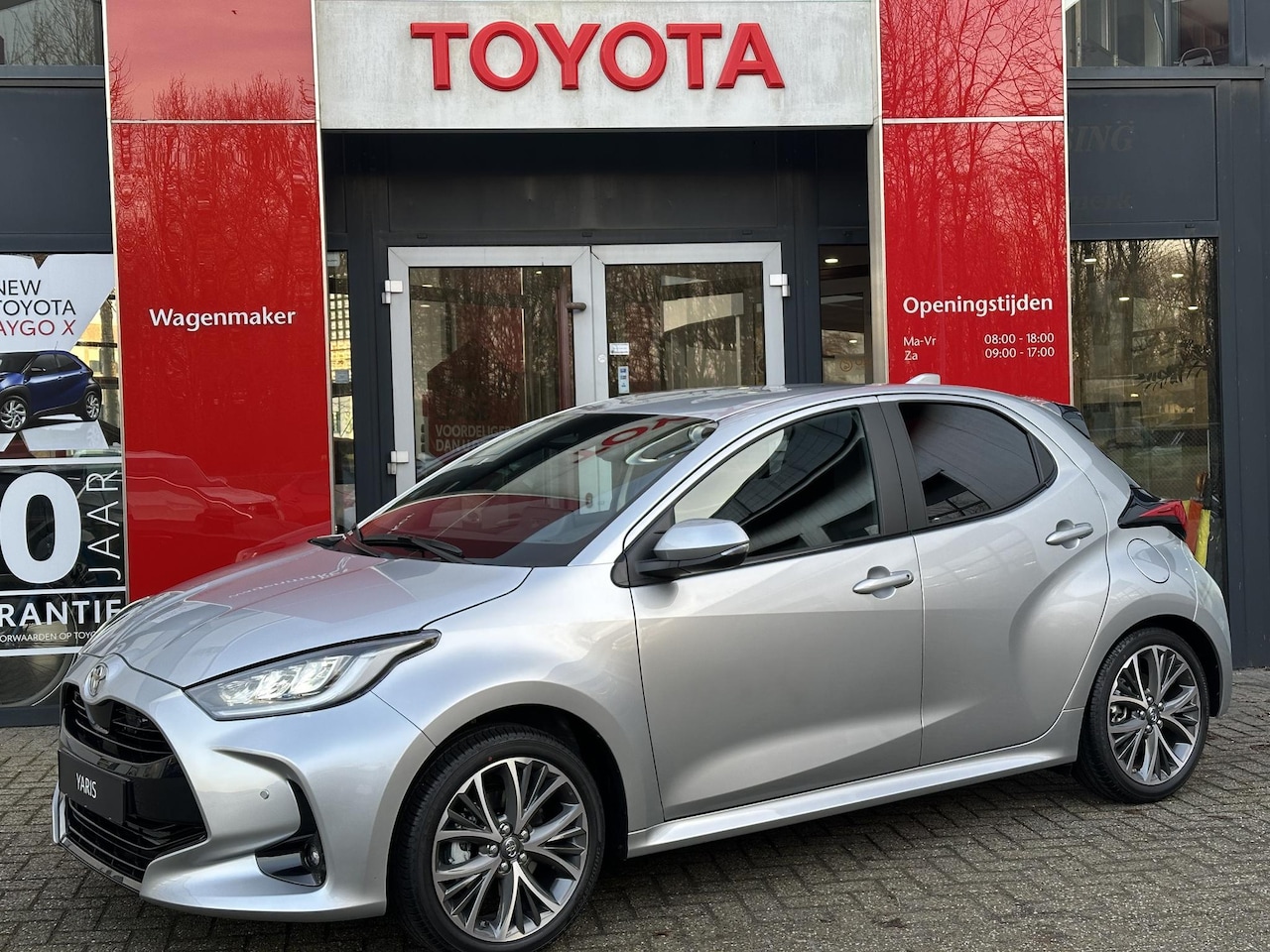 Toyota Yaris - 1.5 Hybrid 130 Executive NIEUW DIRECT LEVERBAAR BLIND SPOT KEYLESS STOEL/STUURVERW 17"LICH - AutoWereld.nl