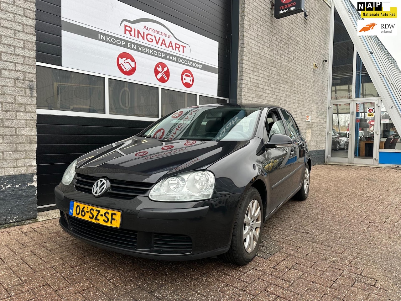 Volkswagen Golf - 1.6 FSI Comfortline MET JAAR APK - AutoWereld.nl