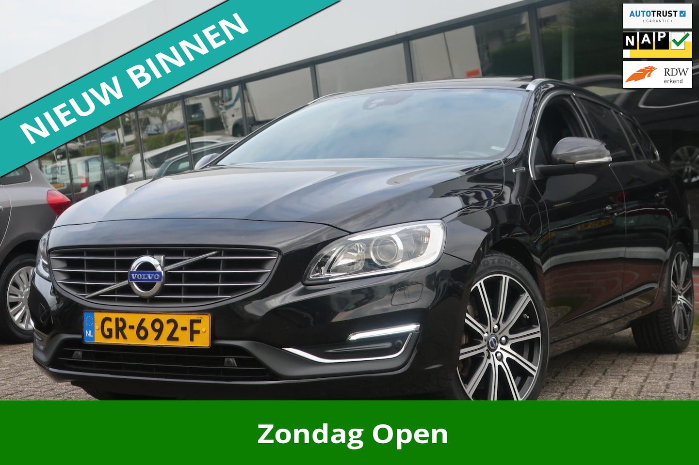 Volvo V60 - 2.4 D6 Twin Engine R-Design 2e EIG_PANO_PDC V+A_19-INCH. - AutoWereld.nl