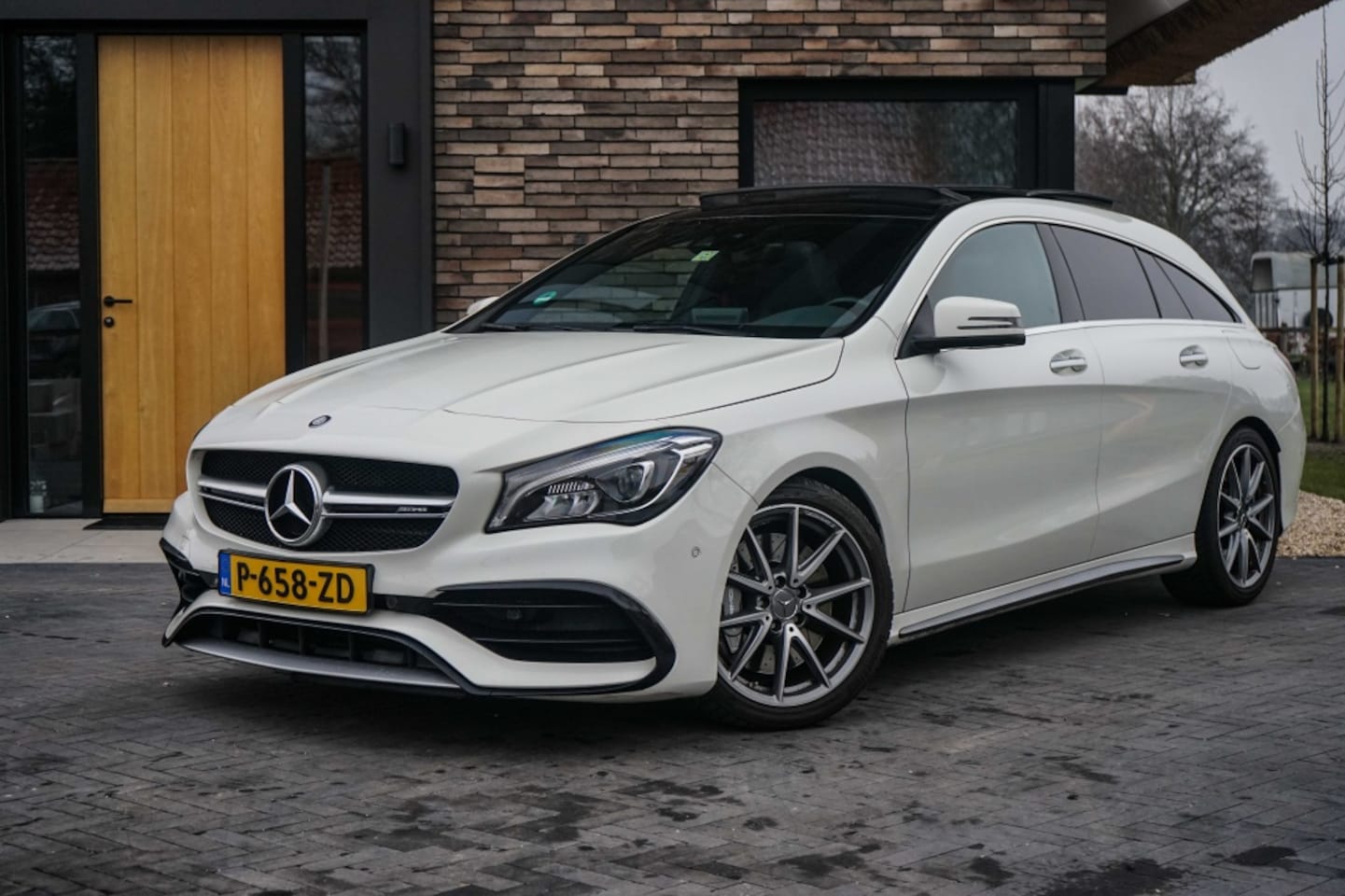 Mercedes-Benz CLA-klasse Shooting Brake - 45 AMG 4-Matic Pano/HK/Memory - AutoWereld.nl