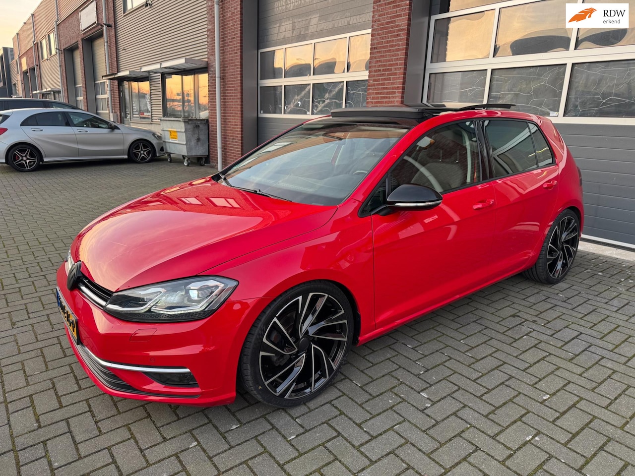 Volkswagen Golf - 1.4 TSI DSG Highline LED ACC Pano Virtual - AutoWereld.nl