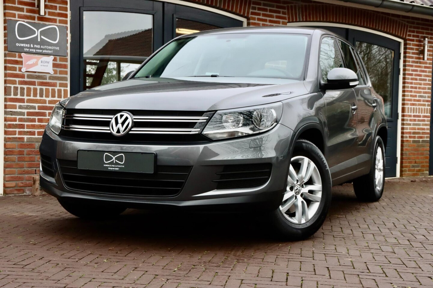 Volkswagen Tiguan - 1.4 TSI Easyline | 1E EIGENAAR | NAVIGATIE | AIRCO | CRUISE | STOELVERWARMING - AutoWereld.nl