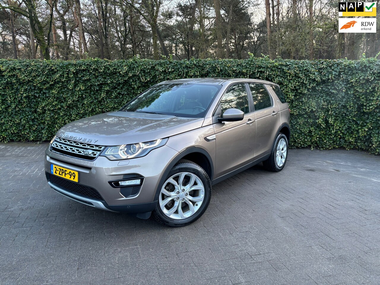 Land Rover Discovery Sport - 2.2 SD4 4WD HSE Luxury 7p. | Leder | Panorama | Stoel+stuurverwarming | Navi | Camera - AutoWereld.nl