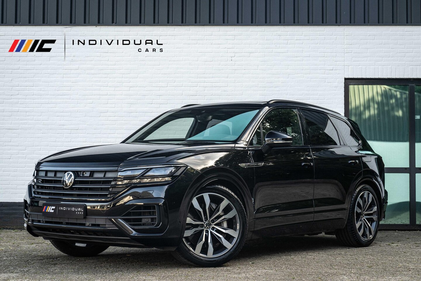 Volkswagen Touareg - R 3.0 V6 TSI eHybrid 462pk Puglia Nightvision Pano - AutoWereld.nl