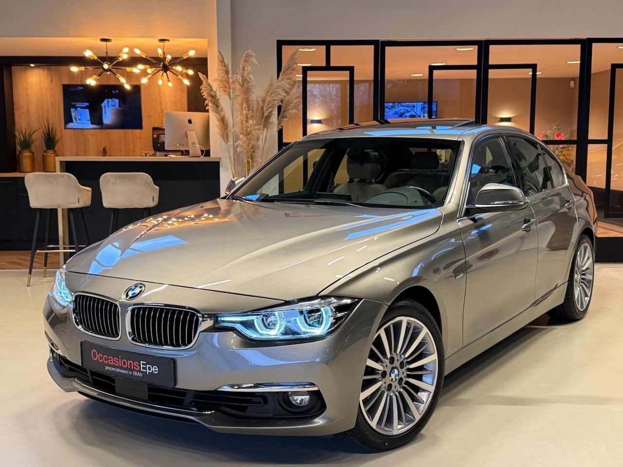 BMW 3-serie - 320i Luxury Line Schuifdak Platin Silber - AutoWereld.nl