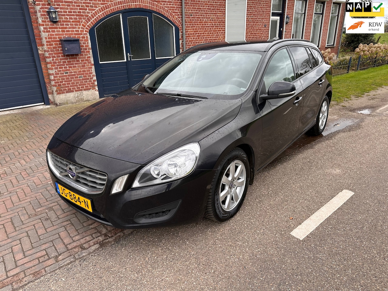 Volvo V60 - 1.6 DRIVe Kinetic apk t/m 11-03-2025 - AutoWereld.nl