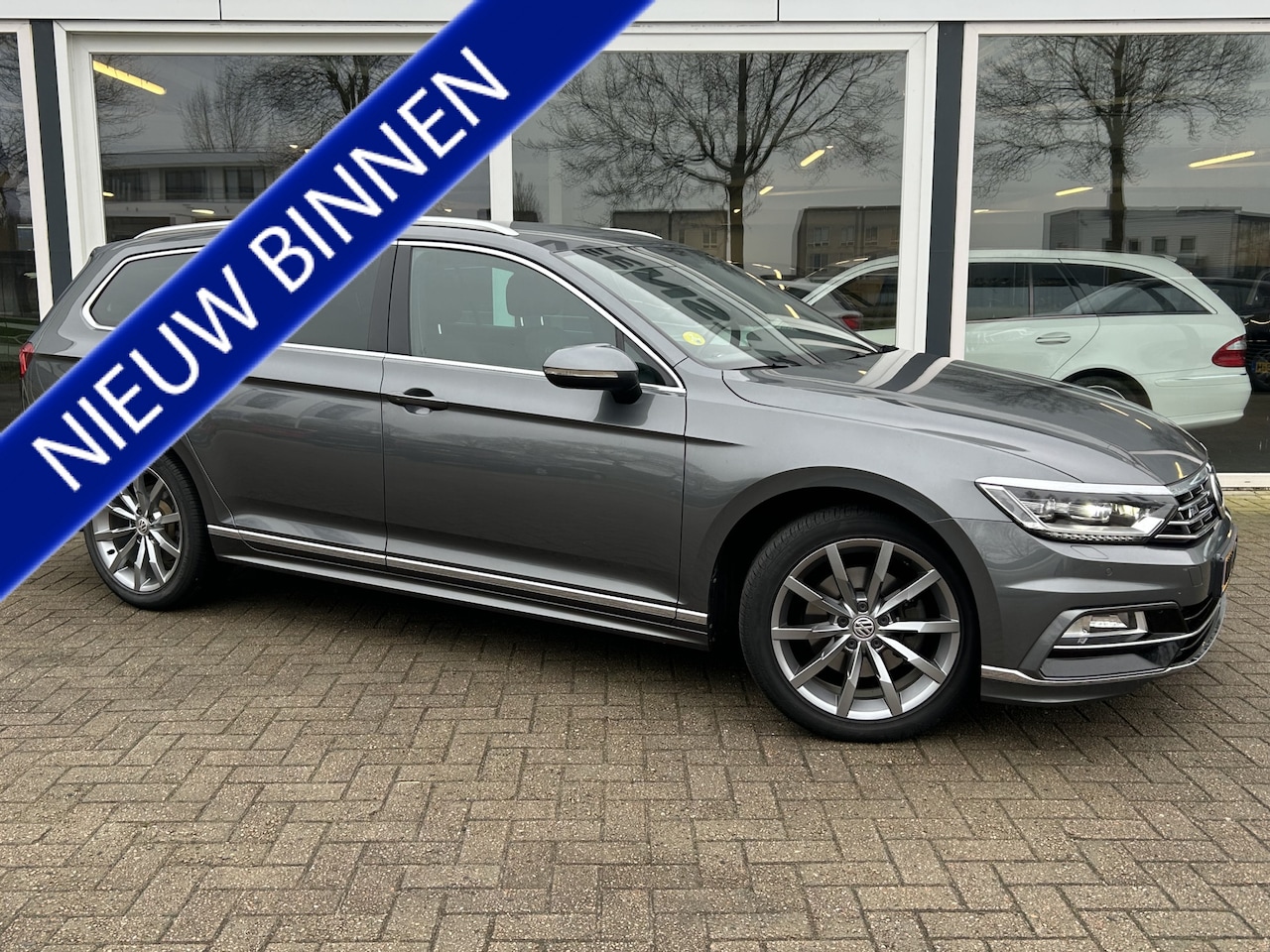 Volkswagen Passat Variant - 2.0 TDI Connected Series Plus 50% deal 9.475,- ACTIE R-line / LED /  ACC / Camera / Stoel - AutoWereld.nl