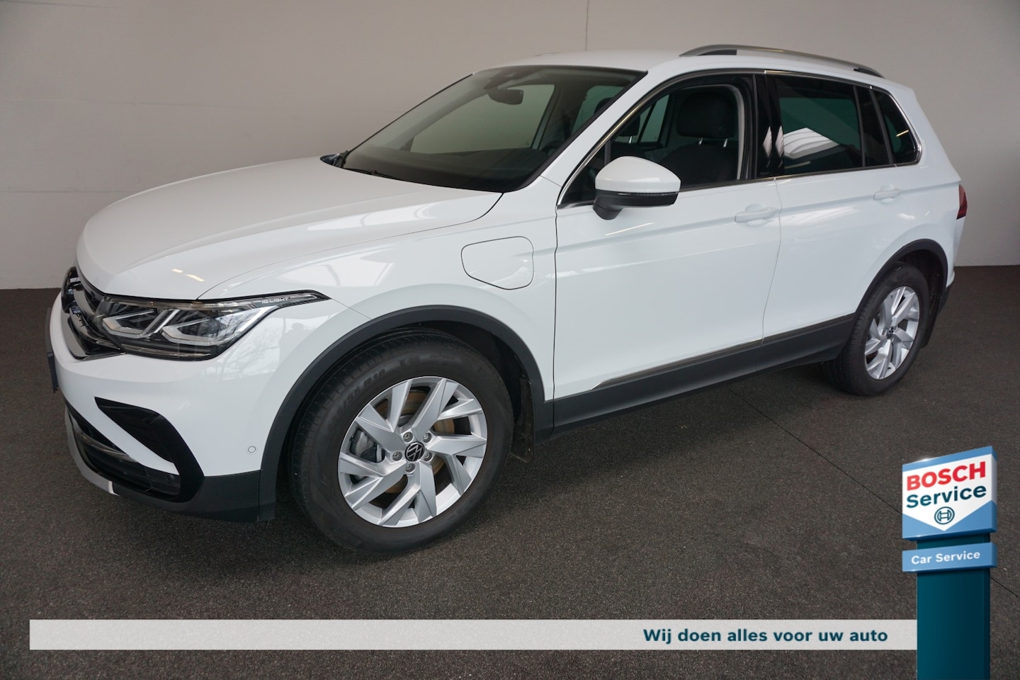 Volkswagen Tiguan - 1.4 TSI eHybrid 245pk DSG R-Line Business+ Trekhaak - AutoWereld.nl