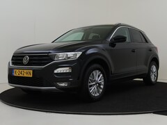 Volkswagen T-Roc - 1.5 TSI Style | Achteruitrijcamera | Virtual cockpit | Navigatie | Climate control | CarPl