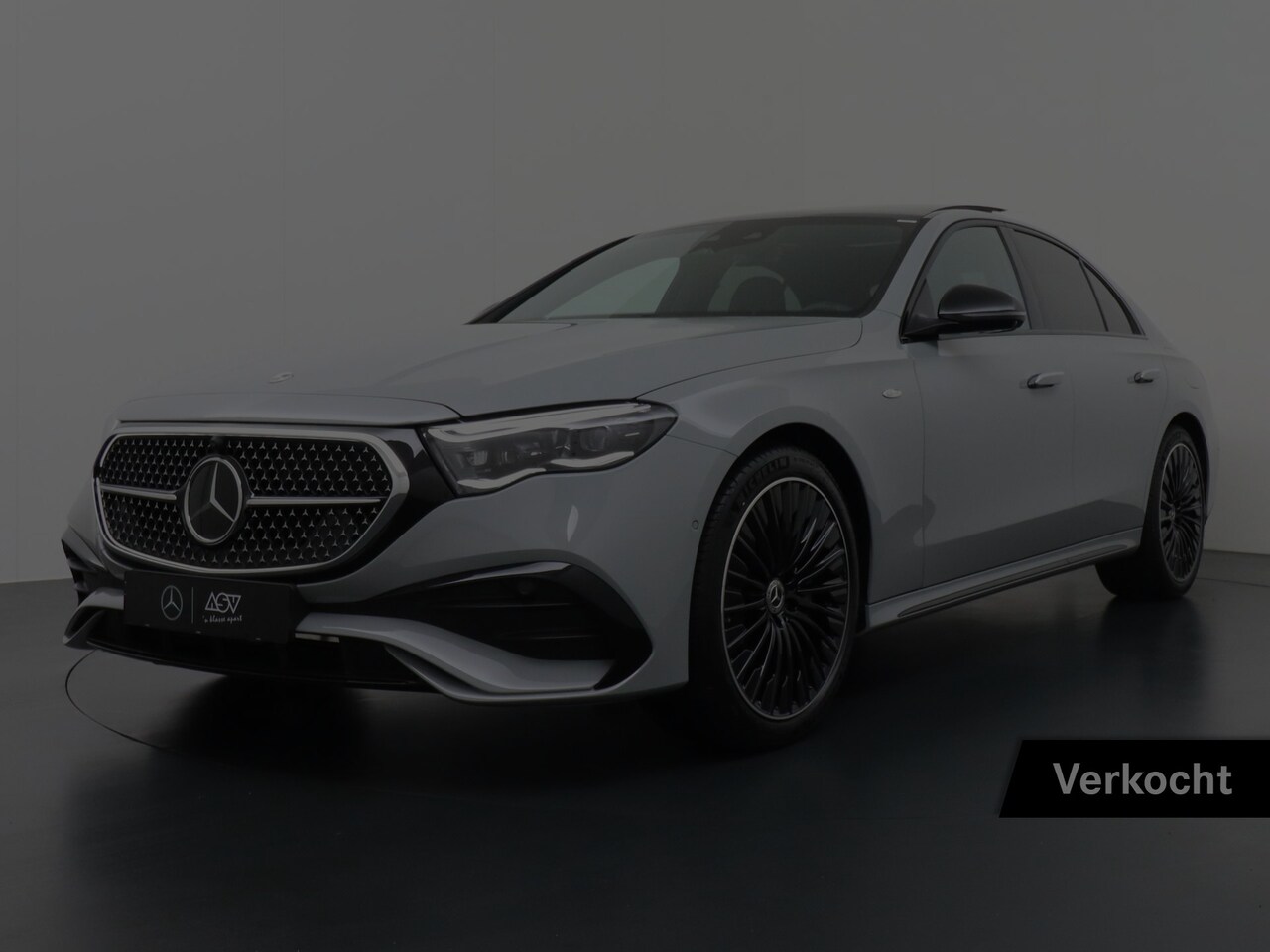 Mercedes-Benz E-klasse - 300 e Sport Edition | Luchtvering | Panorama - Schuifdak | Head-Up Display | Trekhaak Wegk - AutoWereld.nl