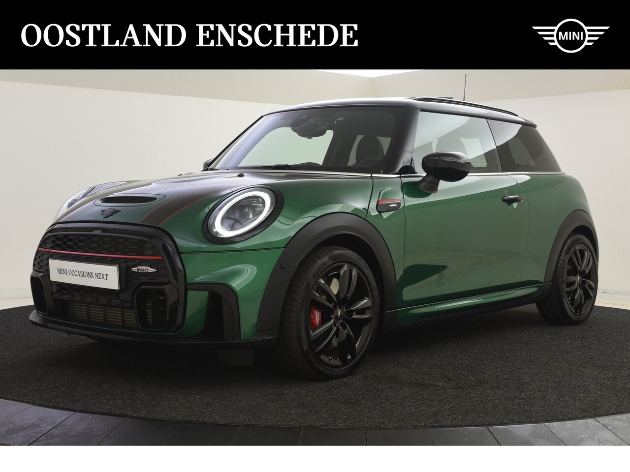 MINI John Cooper Works - Hatchback Automaat / Panoramadak / JCW Pro uitlaat / Adaptief onderstel / Achteruitrijcame - AutoWereld.nl