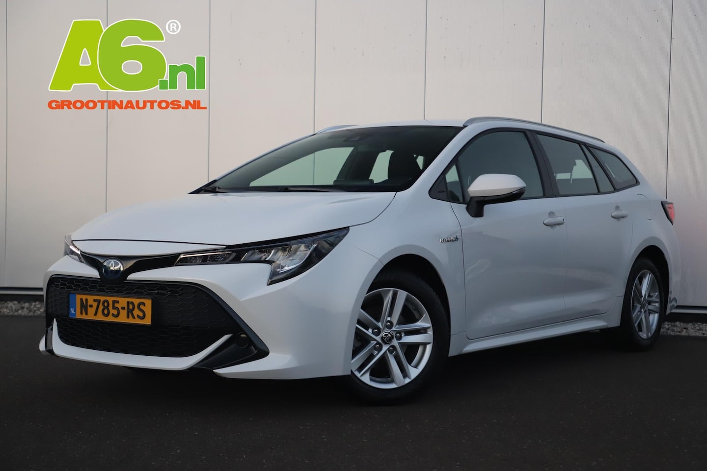 Toyota Corolla Touring Sports - 1.8 Hybrid Business Automaat Navigatie achteruitrijcamera Carplay Android Clima Adaptive C - AutoWereld.nl