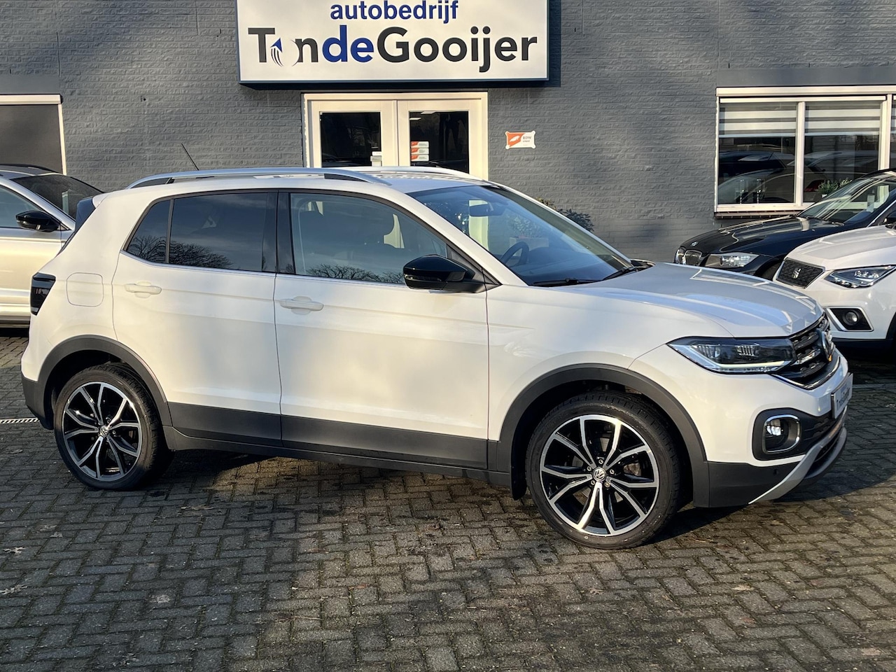 Volkswagen T-Cross - 1.0 TSi DSG BLACK DESIGN | 18" | CAMERA | STOELVERW. | BEATS AUDIO | - AutoWereld.nl