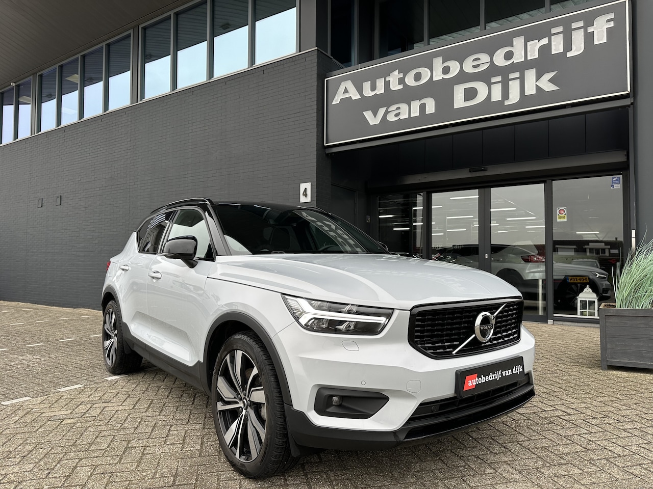 Volvo XC40 - 1.5 T5 Recharge R-Design Expression - AutoWereld.nl