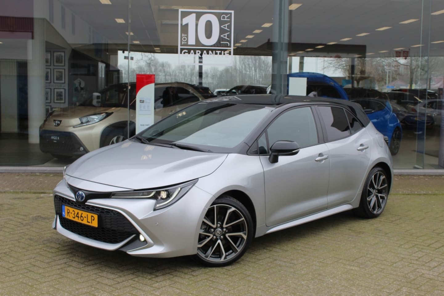 Toyota Corolla - 1.8 Hybrid Executive Bi-Tone | JBL | Head-Up Display | Navi | Sp - AutoWereld.nl