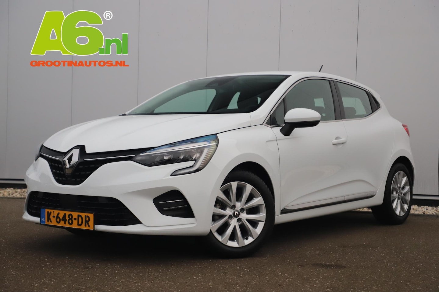 Renault Clio - 1.0 TCe Intens Half Leder Keyless Navigatie Carplay Android 16 inch LMV Lane Assist Clima - AutoWereld.nl