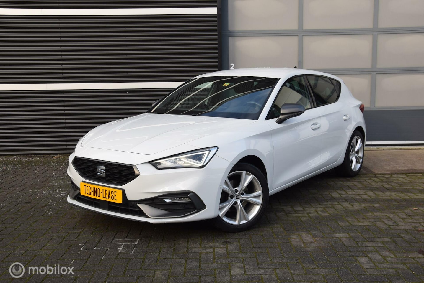 Seat Leon - 1.5 TSI 150pk FR Launch edition + trekhaak - AutoWereld.nl