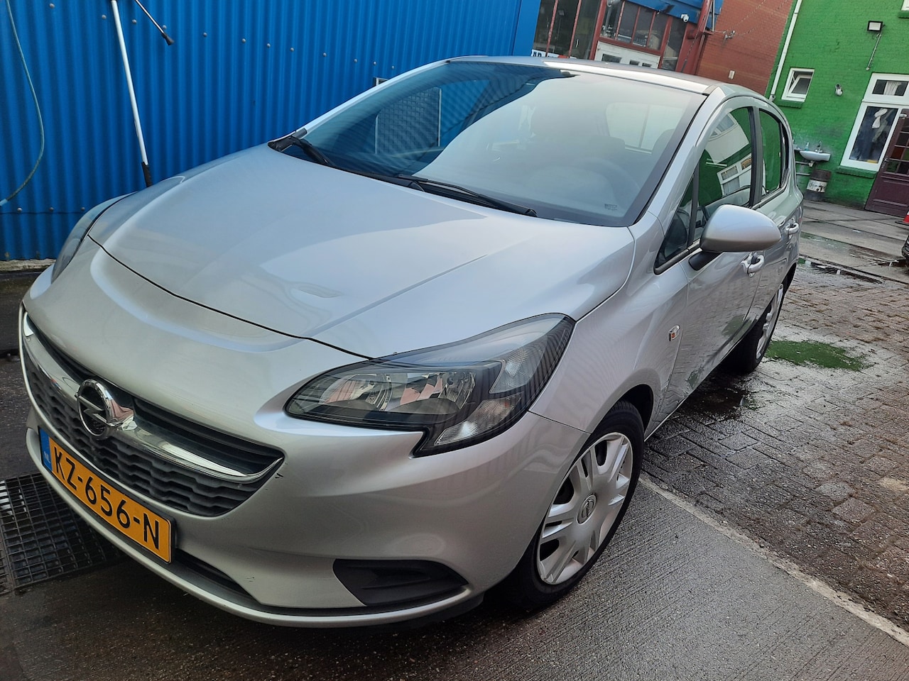 Opel Corsa - 1.4 Edition Opties en accessoires:   ABS Airbag Airbag passagier Airco Bekerhouder Bumpers in carrosse - AutoWereld.nl