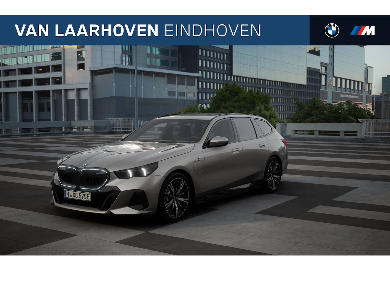 BMW 5-serie Touring - 530e M Sport Automnaat / Trekhaak / Adaptieve LED / Comfort Access / Parking Assistant Plu - AutoWereld.nl