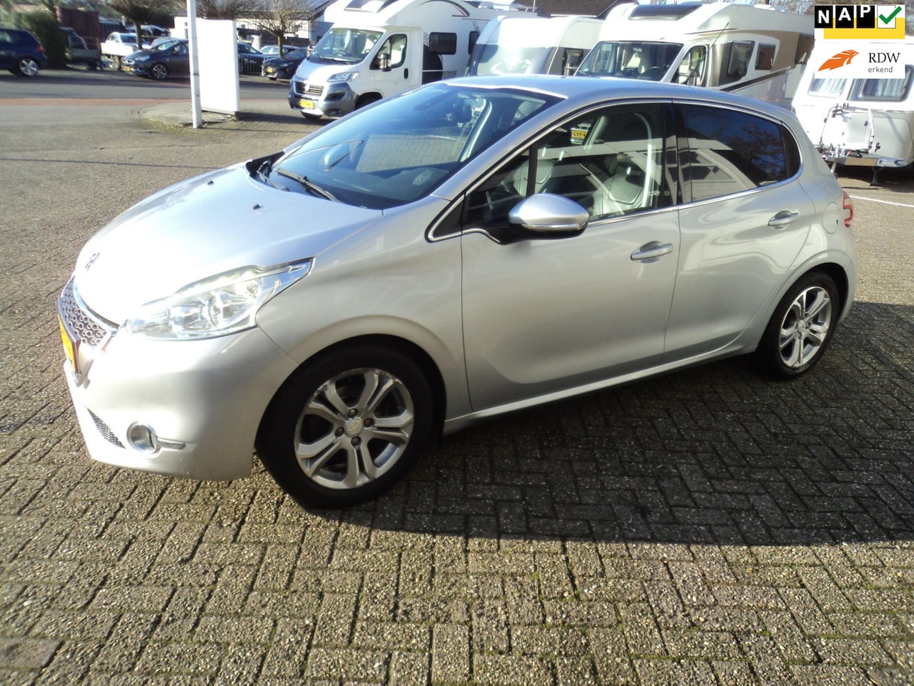 Peugeot 208 - 1.4 VTi Griffe ecc,cruise,leer - AutoWereld.nl