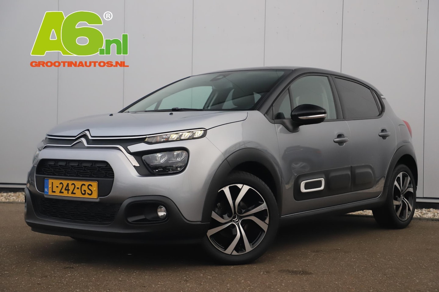 Citroën C3 - 1.2 PureTech Shine 110PK Automaat Navigatie Achteruitrijcamera 17 inch LMV Carplay Android - AutoWereld.nl