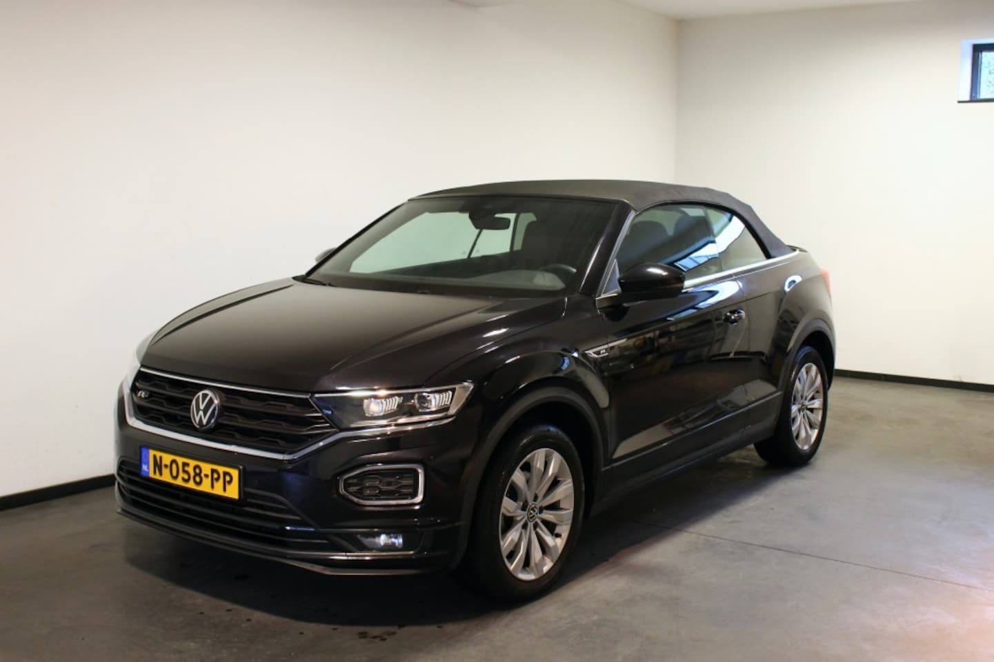 Volkswagen T-Roc Cabrio - 1.5 TSI R-Line Cabrio, Stoelverw, PDC, DSG - AutoWereld.nl