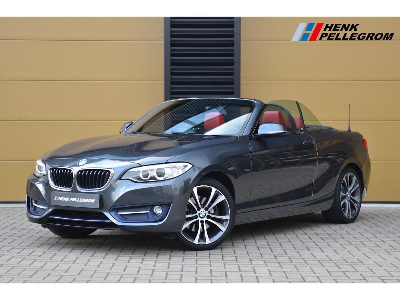 BMW 2-serie Cabrio - 220i * Sport line * Stuurwiel verwarming * Leder * Navigatie Professional * Keyless entry - AutoWereld.nl