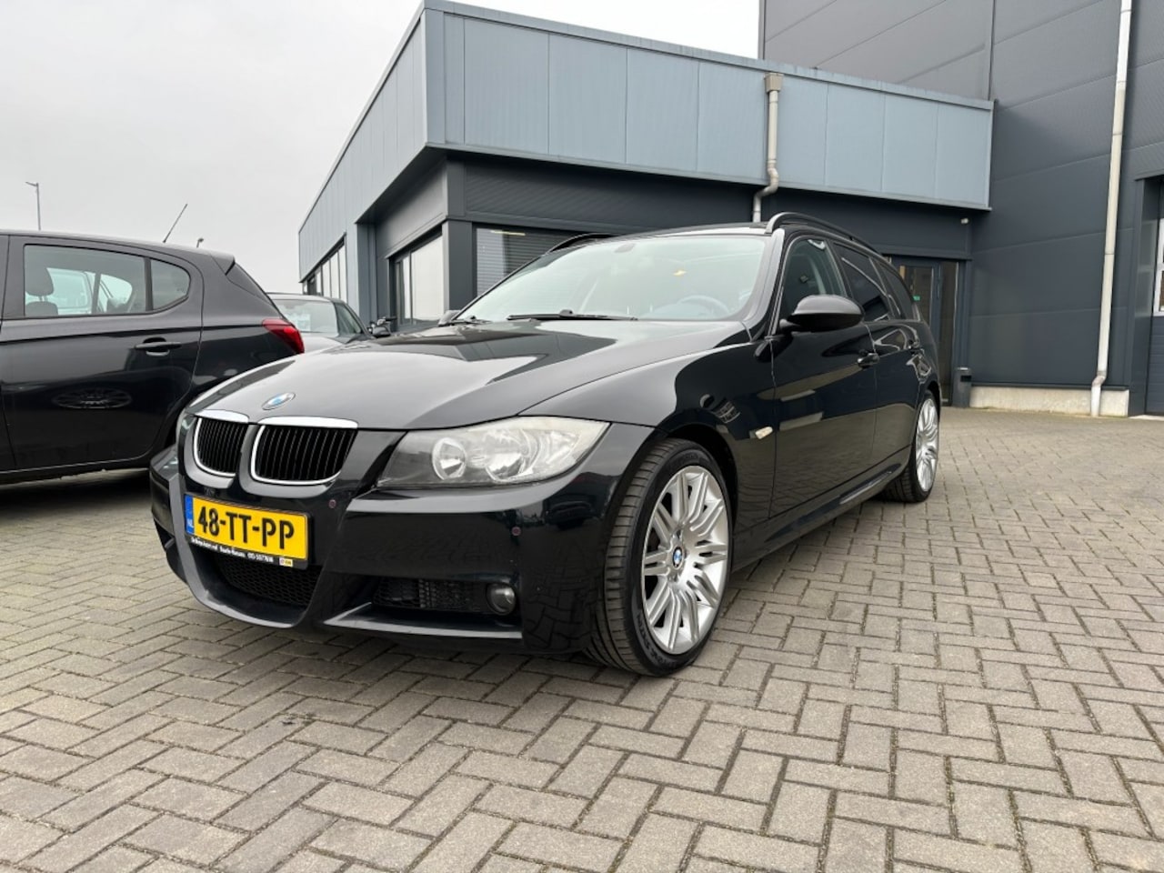 BMW 3-serie Touring - 320i Touring High Executive Zwart. Nette auto! Airco + Navigatie - AutoWereld.nl