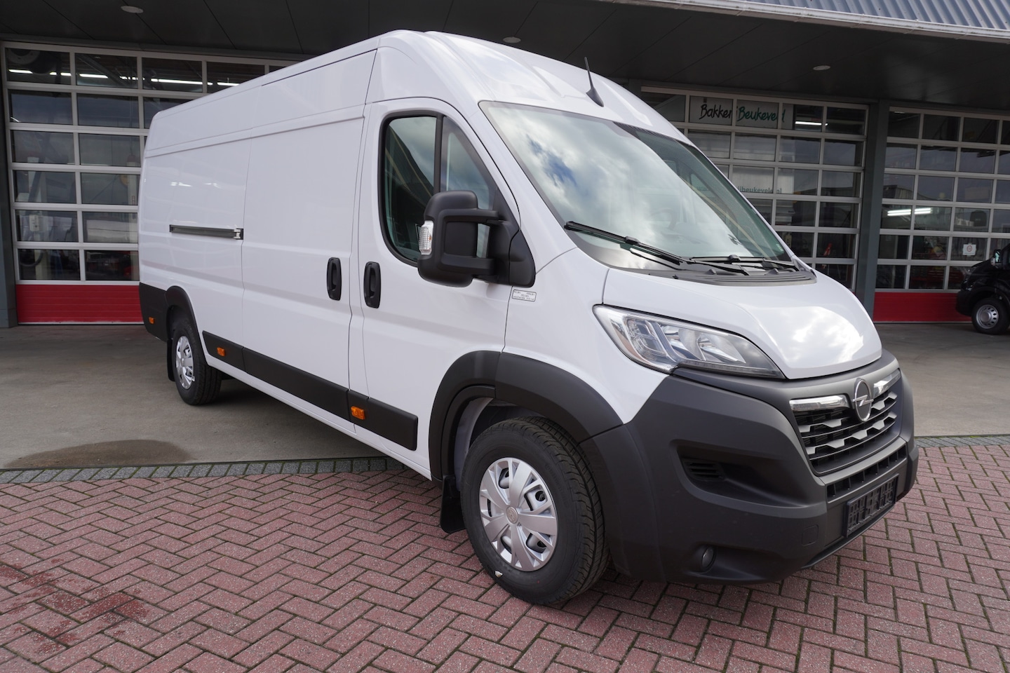 Opel Movano - 2.2D 165PK Edition Zwaar L4H2 3.5t Airco/Cruise/Camera/Dab/Trekhaak/Betimmering - AutoWereld.nl