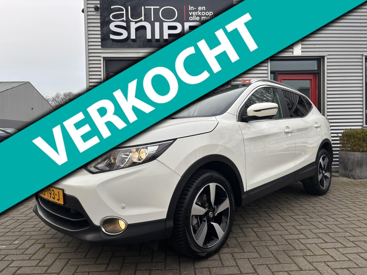 Nissan Qashqai - 1.6 N-Connecta -1STE EIGENAAR!-KEYLESS-PANODAK-TREKHAAK-1500 KG TREKGEWICHT-ISOFIX-360 CAM - AutoWereld.nl