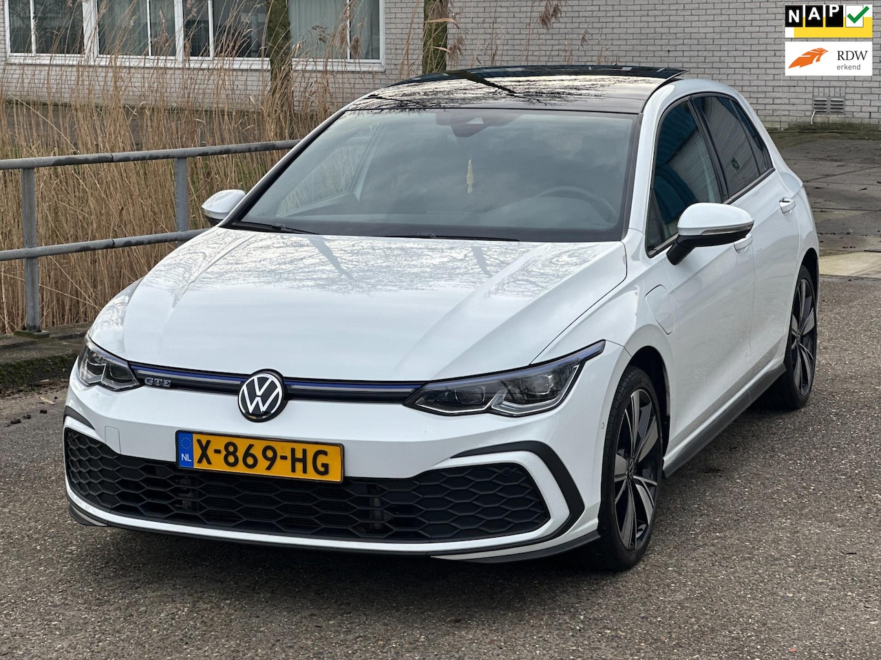 Volkswagen Golf - 1.4 eHybrid GTE!2021!Pano!IQ-led!Sfeer!PDC!Camera!Navi! - AutoWereld.nl