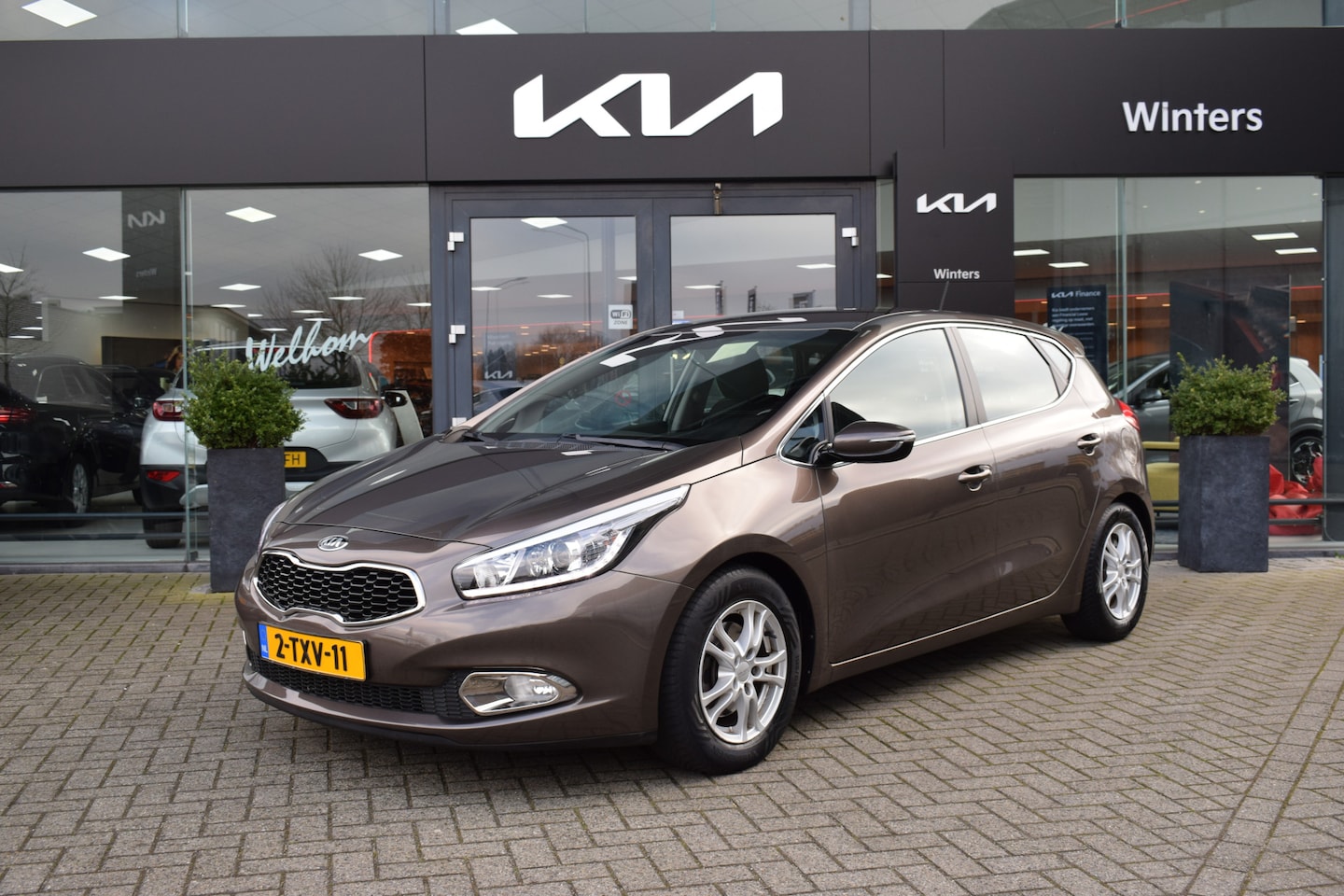 Kia Cee'd - 1.6i-16V ISG Business-Pack ECC Cr.Control+Limiter Navi+Camera BT+USB 15"LMV PDC Trekhaak D - AutoWereld.nl